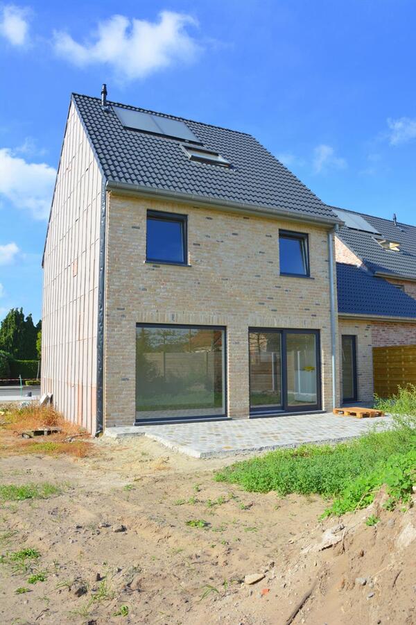 Mooie nieuwbouwwoning met 6 slaapkamers en garage 