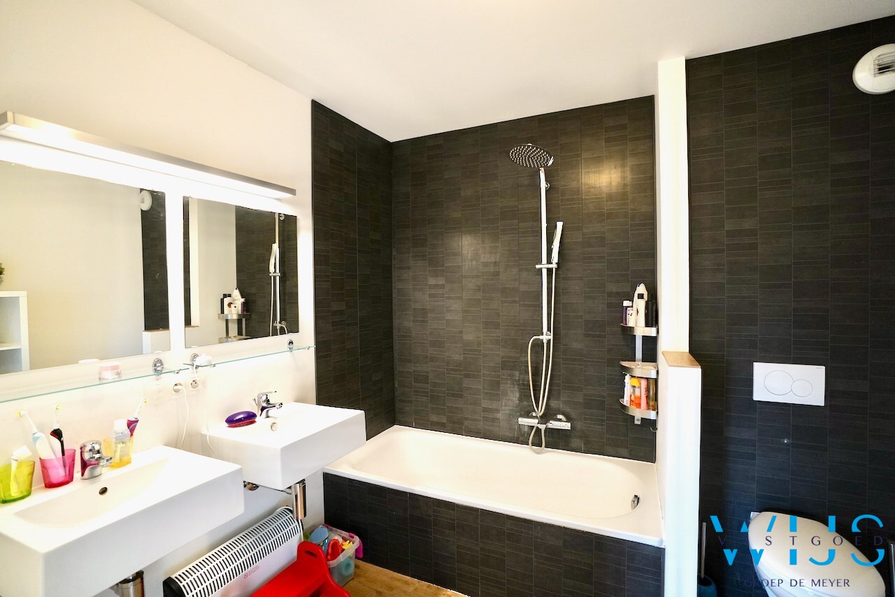 Tof woonhuis in gegeerde woonwijk te Lembeke ! 