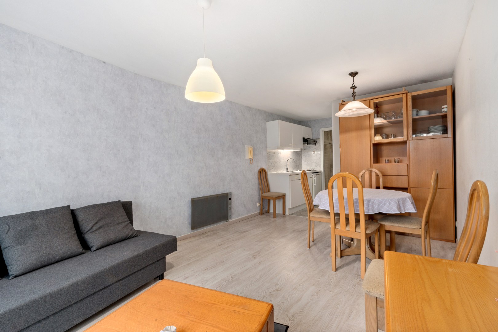 STUDIO MET ZIJDELINGS ZEEZICHT EN TERRASJE OP TOPLIGGING 