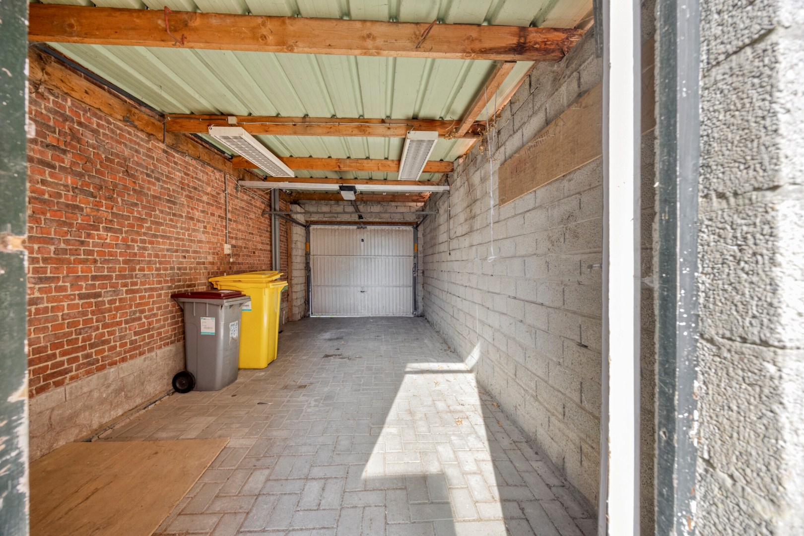 Te renoveren woning met 4 slpk. en garage in centrum van Mol 