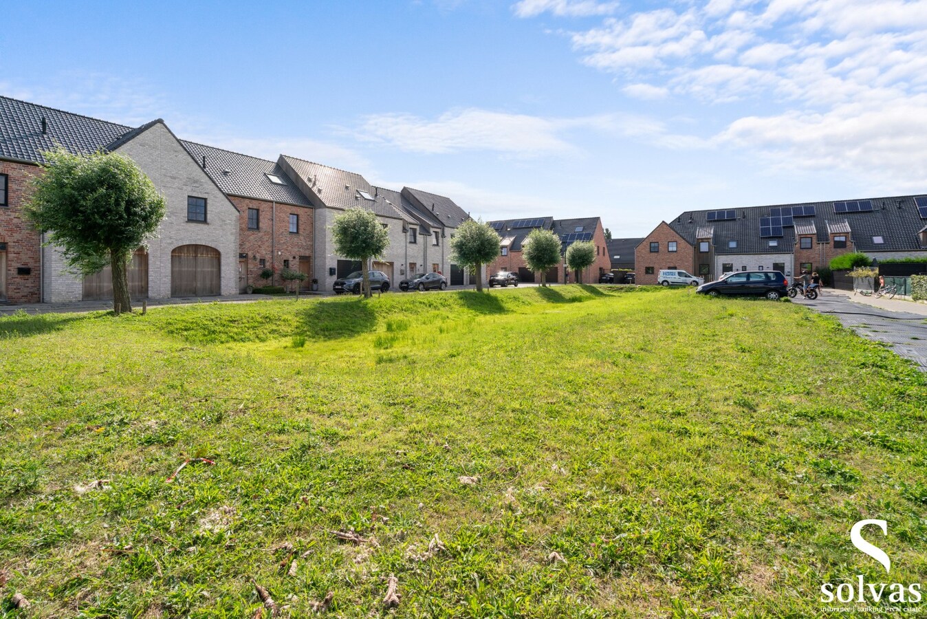 IN OPTIE: Recente halfopen bebouwing in rustige woonwijk 