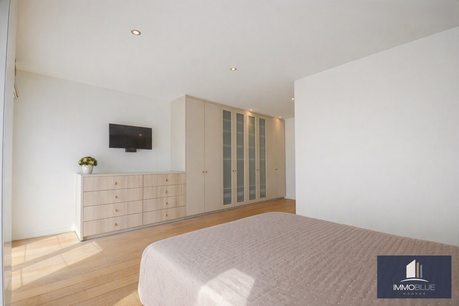 Topaanbieding – Uitzonderlijk ruim appartement gelegen in een stijlvolle residentie. 