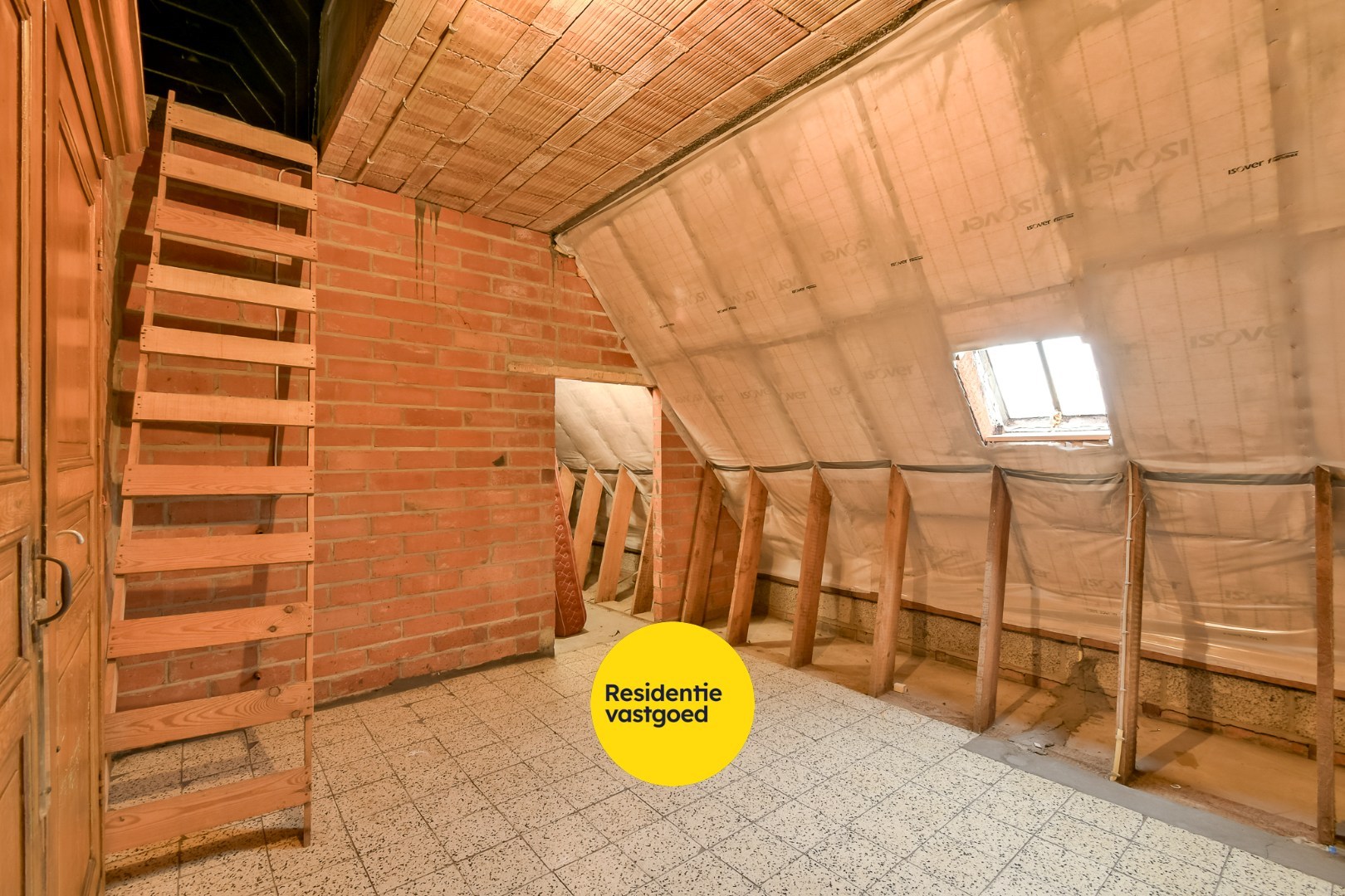 Statige woning met ruime loodsen in Kortemark! 