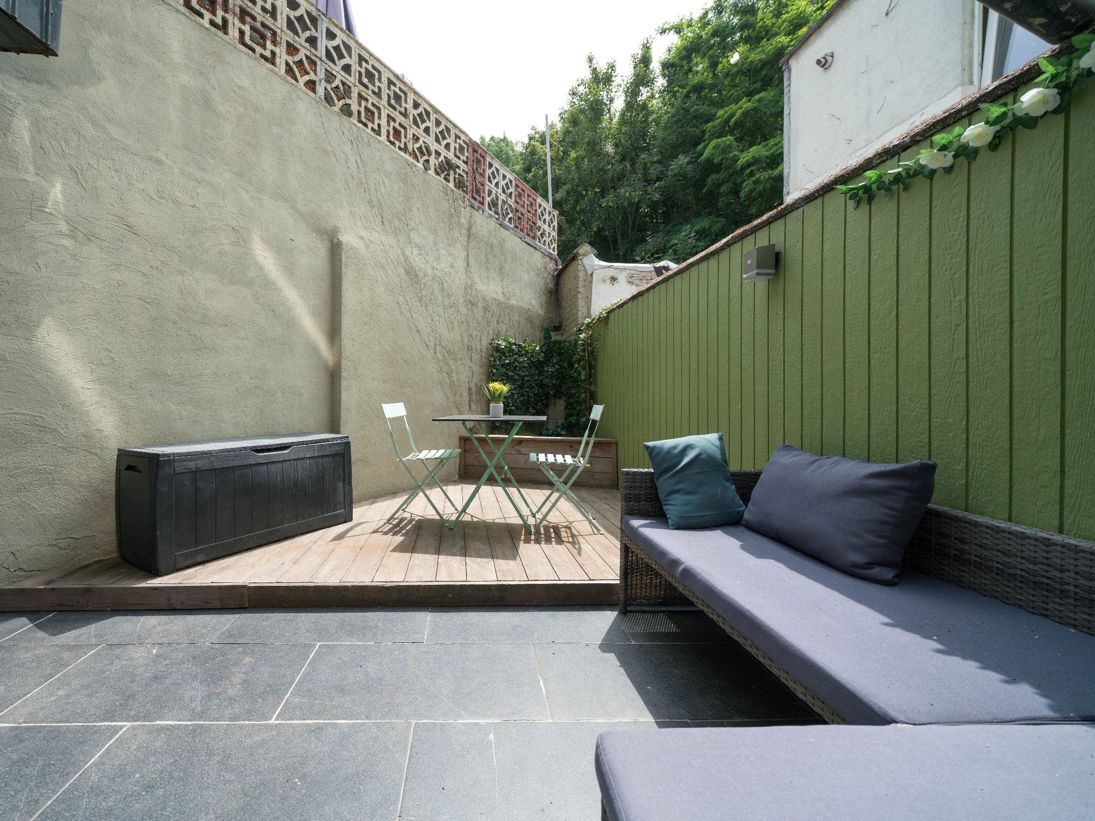 Gerenoveerde woning met 4 kamers, garage en stadstuintje 