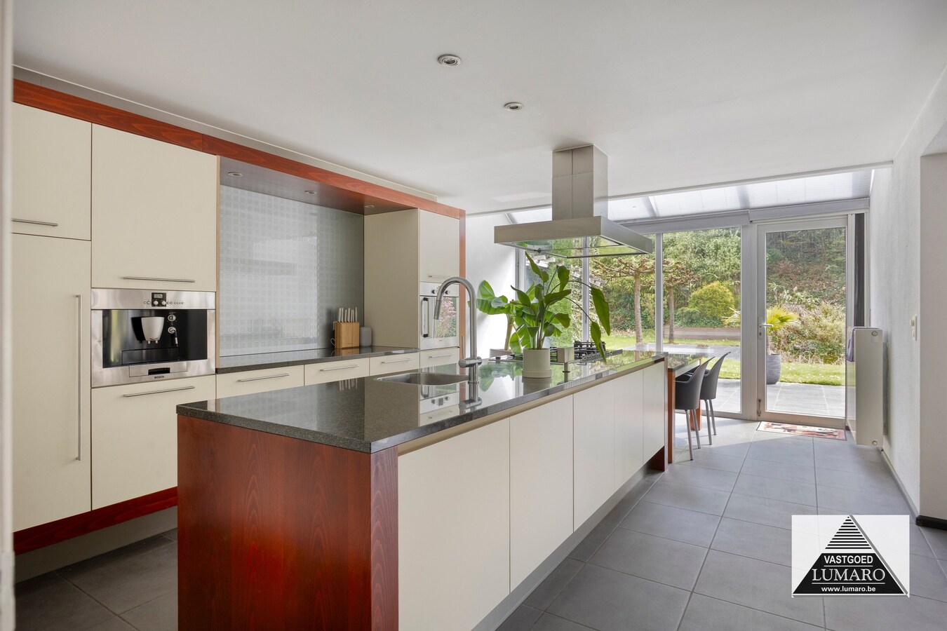 Vrijstaand landhuis op 2.942m². Instapklaar. Energielabel B. 