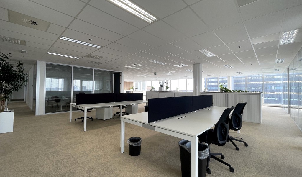 Vernieuwde kantoren te huur in Ahlers Building te Antwerpen