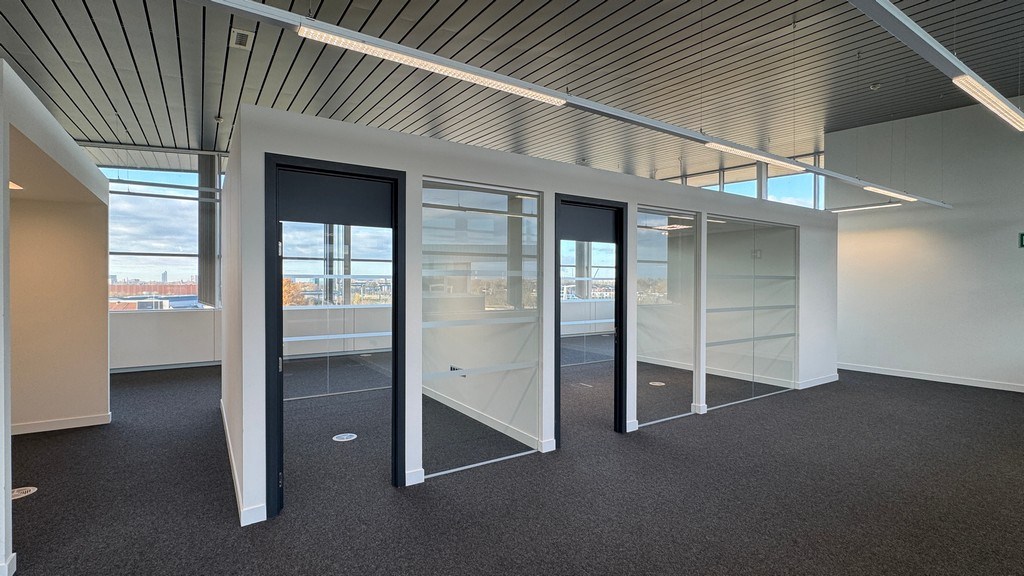 Kantoorgebouw te koop op zichtlocatie langs R4 in Merelbeke-Melle