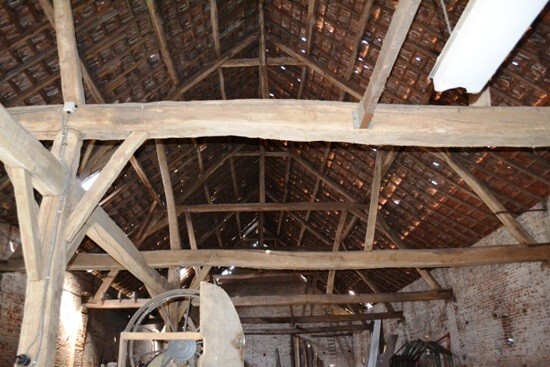 Vierkantshoeve met prachtige schuur en stallingen op ca. 6.000M² te Londerzeel 