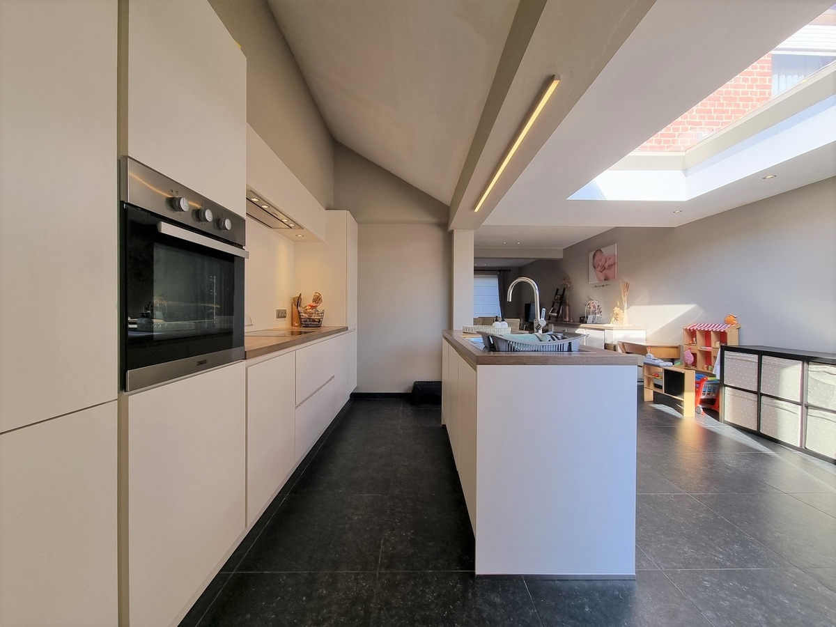 Leuke, volledige gerenoveerde woning met tuin - Roeselare 