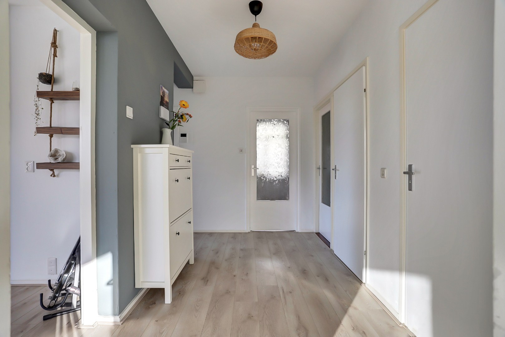 Comfortabel wonen in dit 3-kamer hoek appartement met een heerlijk balkon op het zonnige westen! 