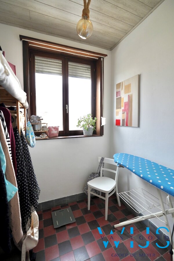 Zeer ruim en stevig woonhuis te Rieme ! 