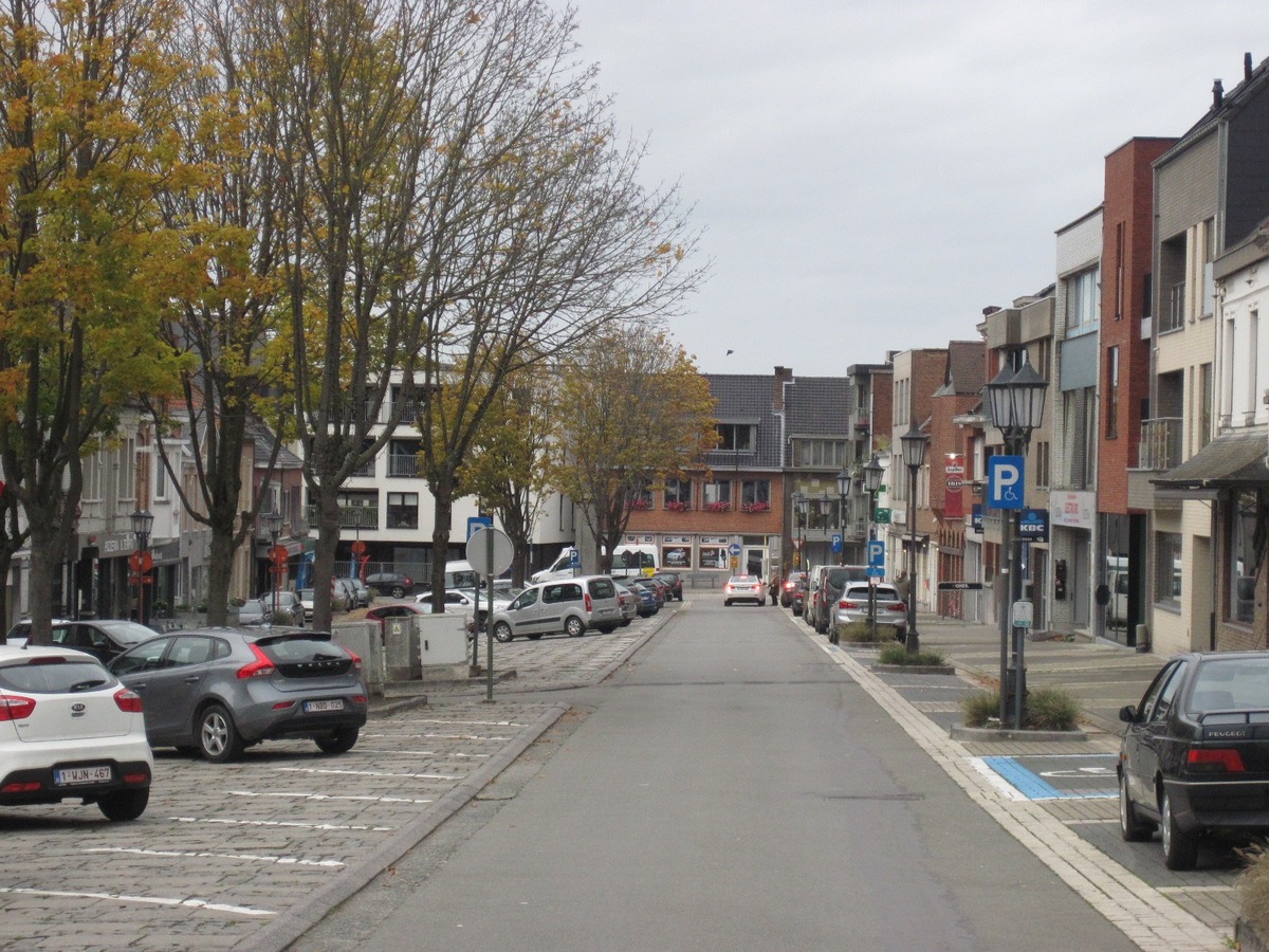 Multi-funktioneel pand. Verhuurd met rendement van > 4% ! 