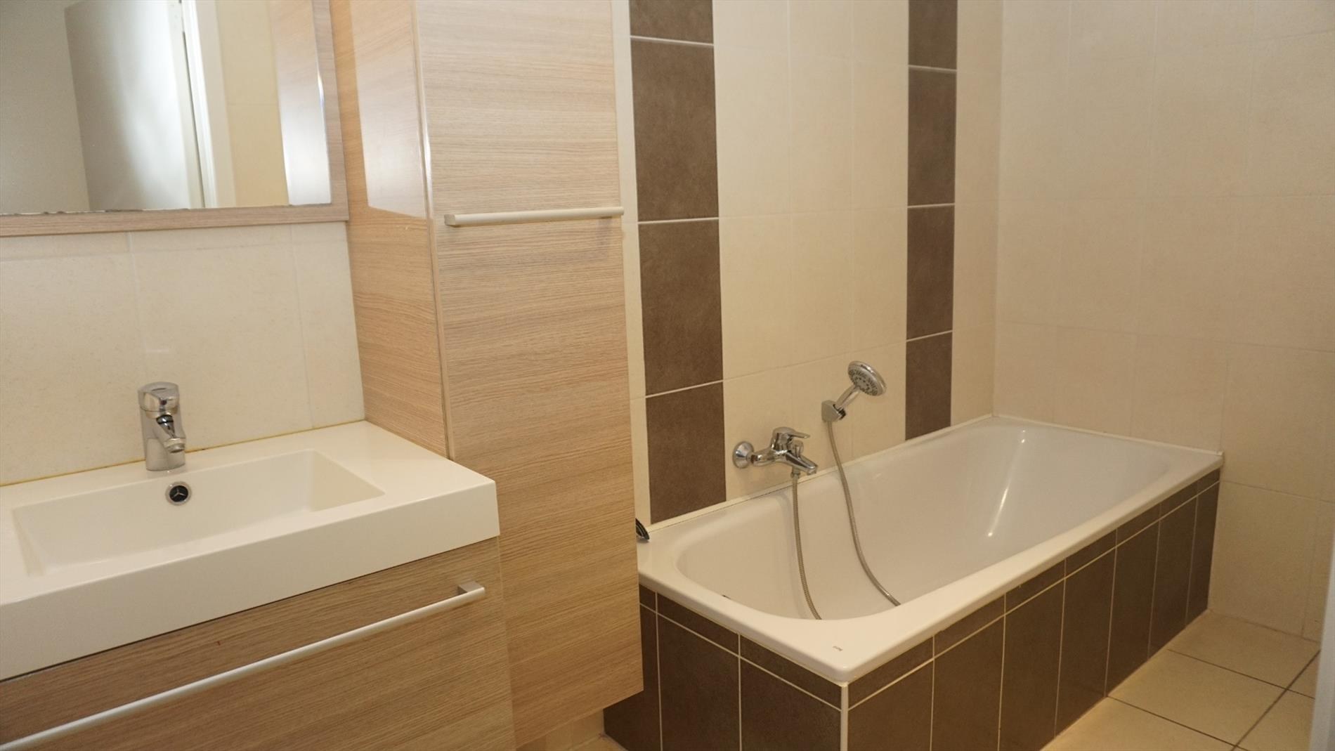 APP. AU REZ-DE-CHAUSSEE AVEC TERRASSES A 50 METRES DE LA DIGUE 