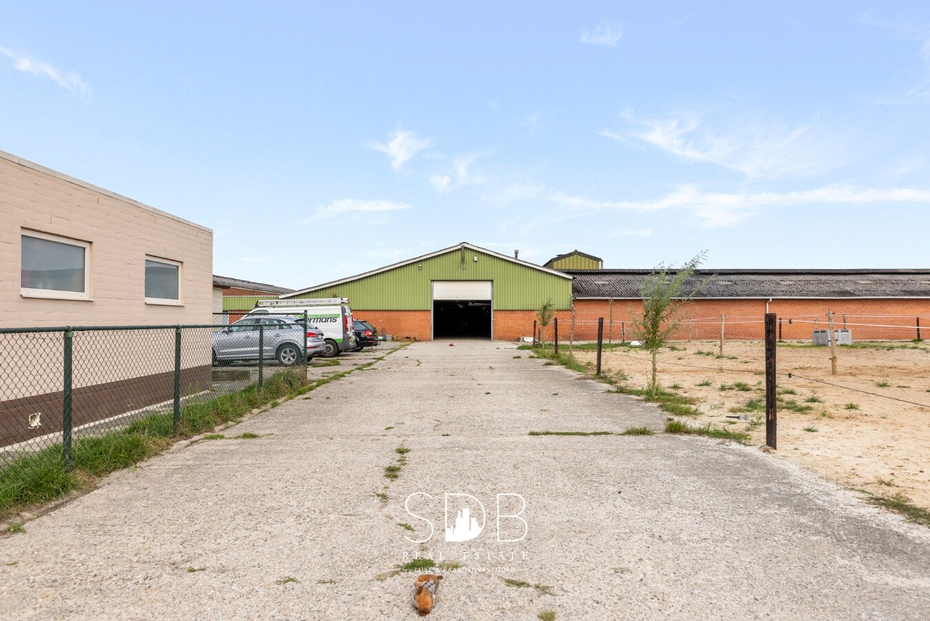 Boerderij met paardenfaciliteiten en graslanden op 14.490m² 