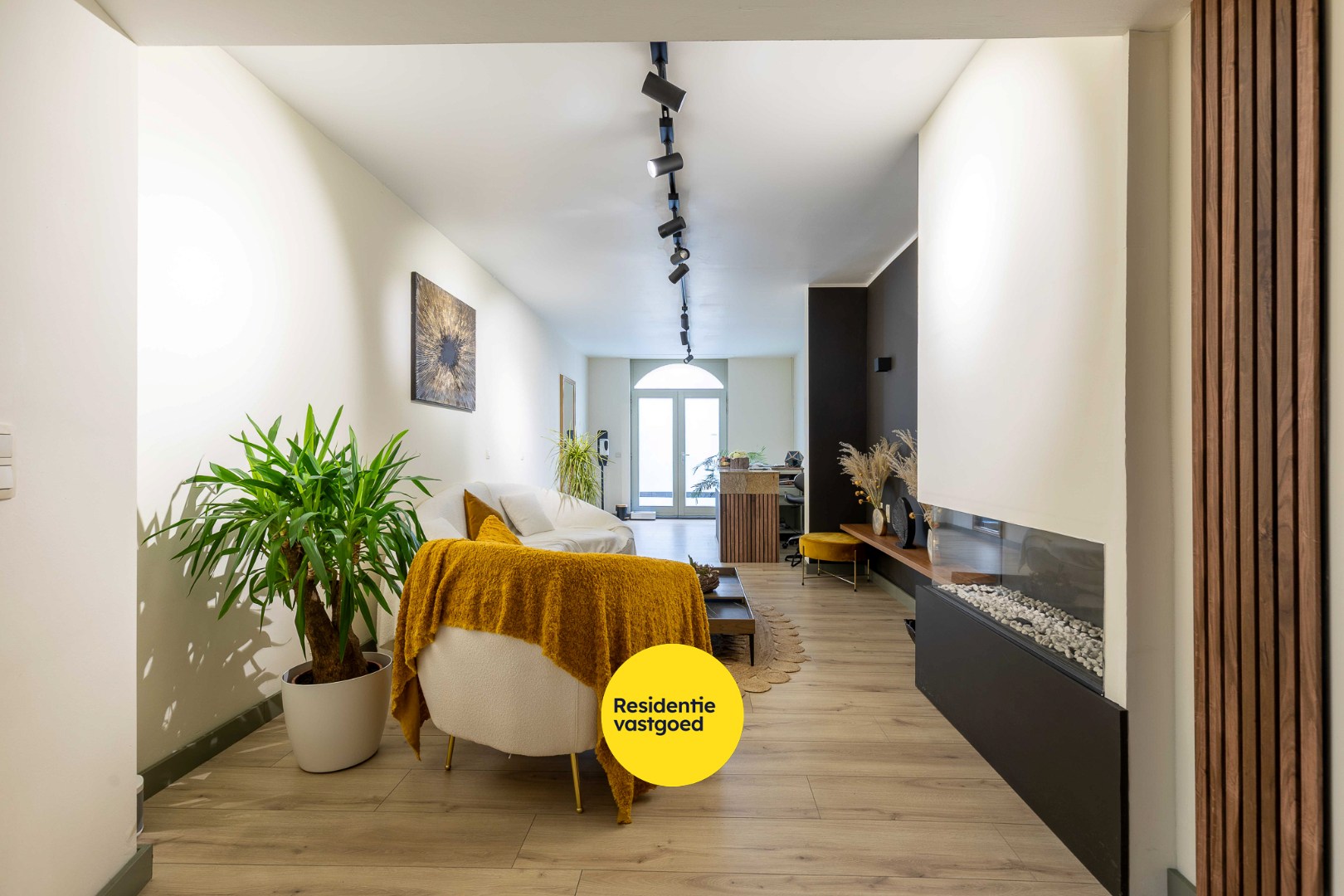 Uniek gerenoveerd pand met 3 entiteiten in hartje Nieuwpoort. 