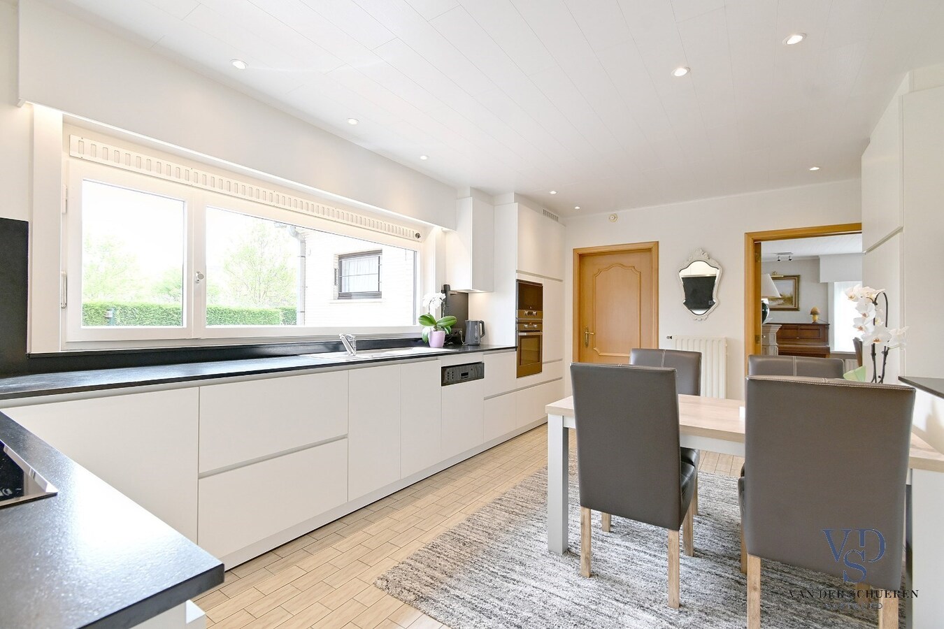 Statige villa in rustige residentiële wijk 