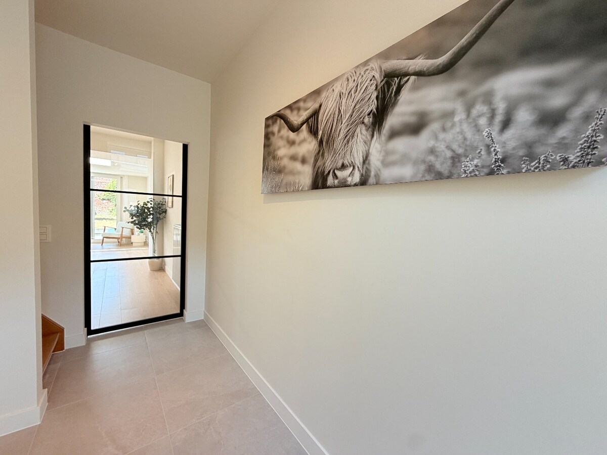 Prachtige ruime woning met 4 slaapkamers en 2 badkamers ! *** NONO INSPIRED *** 