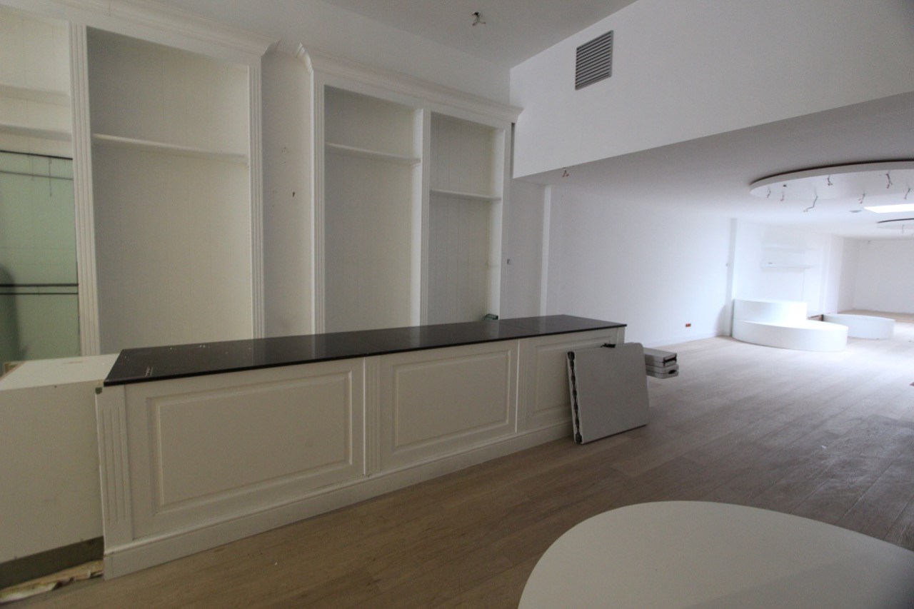 Handelspand te huur op een TOP ligging in de LIPPENSLAAN te Knokke. 