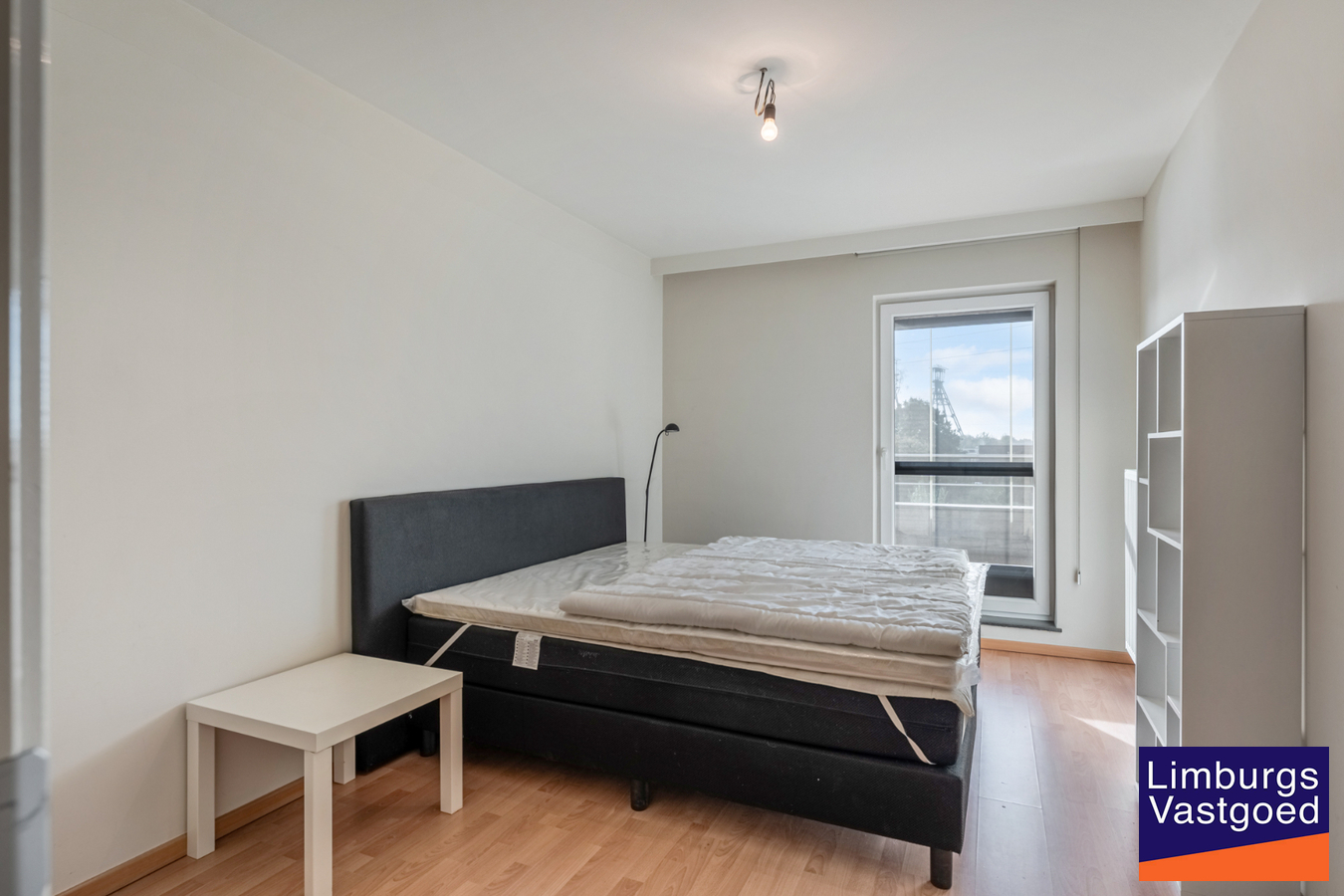 Exclusief penthouse met ruim terras, 2 slpk, extra brede autostaanplaats, centrum Houthalen 
