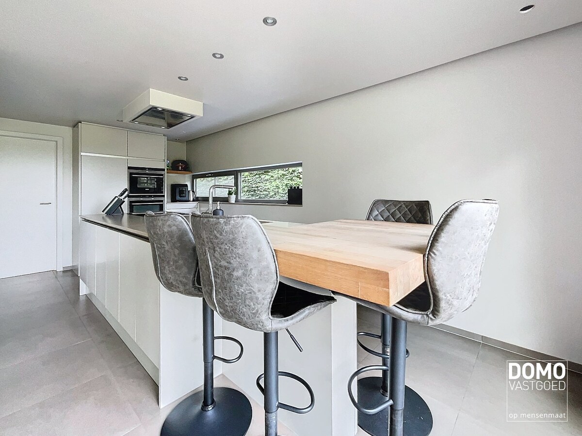 PRACHTIGE VILLA MET 3 SLAAPKAMERS, INPANDIGE GARAGE EN RUIME TUIN IN BOLDERBERG 