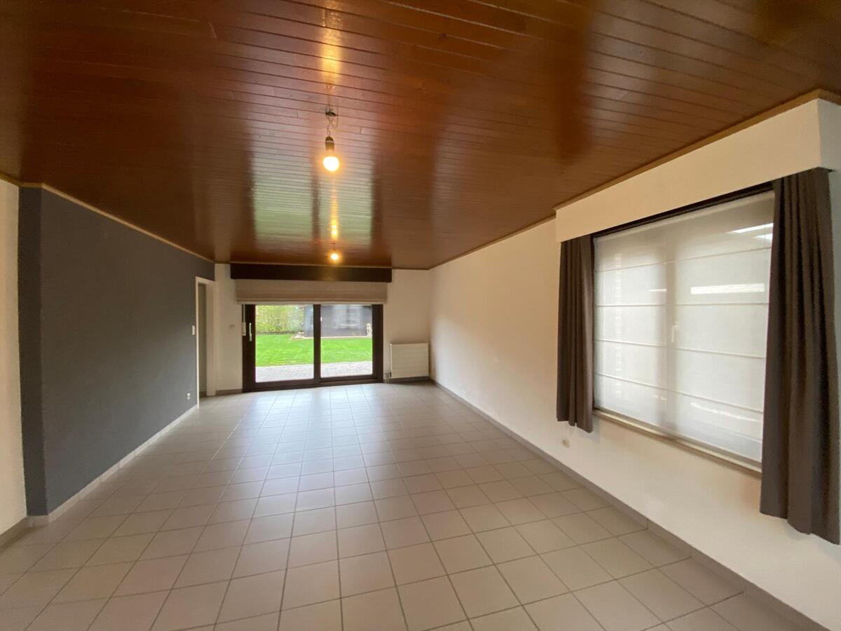 Rustig gelegen halfopen bebouwing met 3 slaapkamers 