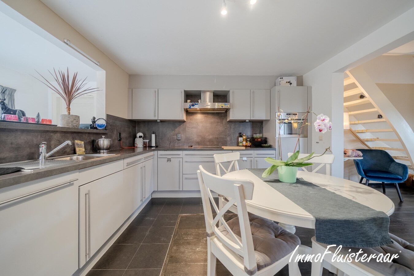 Exclusief Hippisch Complex met Uitstekende Trainingsmogelijkheden op ca 8,6 ha in Wuustwezel 