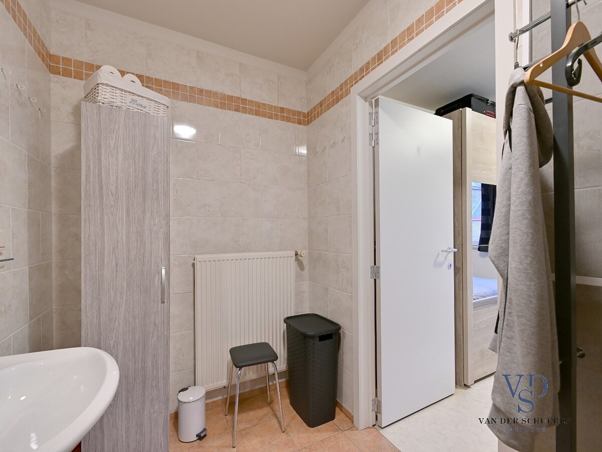 Tijdloos, ruim 1-slpk-appartement mét garage te centrum Gavere 