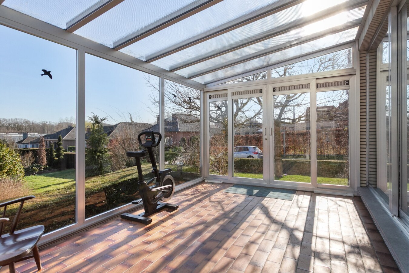 Ruime woning met 4 slaapkamers, veranda en volledig onderkelderd perceel (615 m²) 