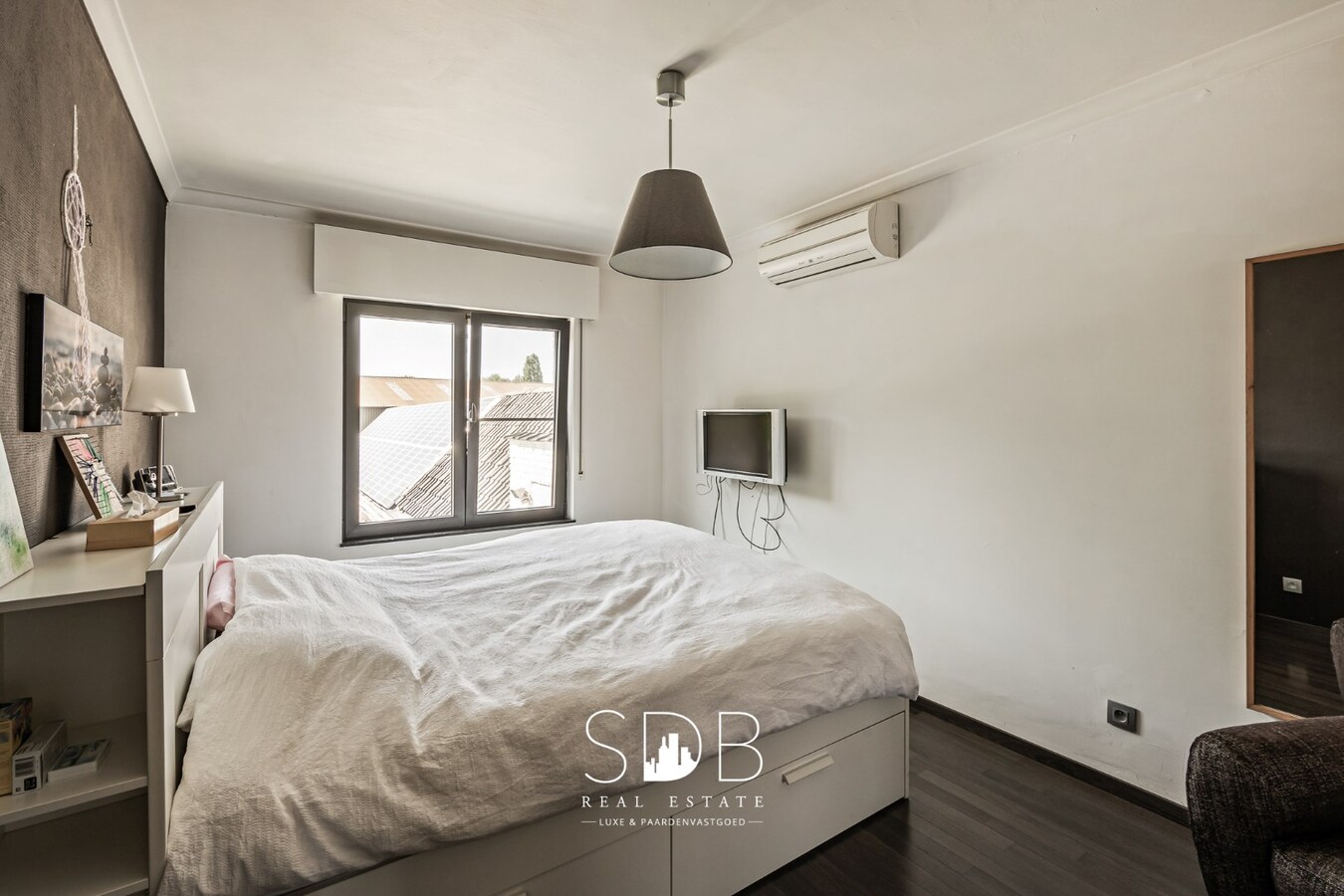 Prachtige hedendaagse villa met gezinstuin en zwembad op 1.387m² 