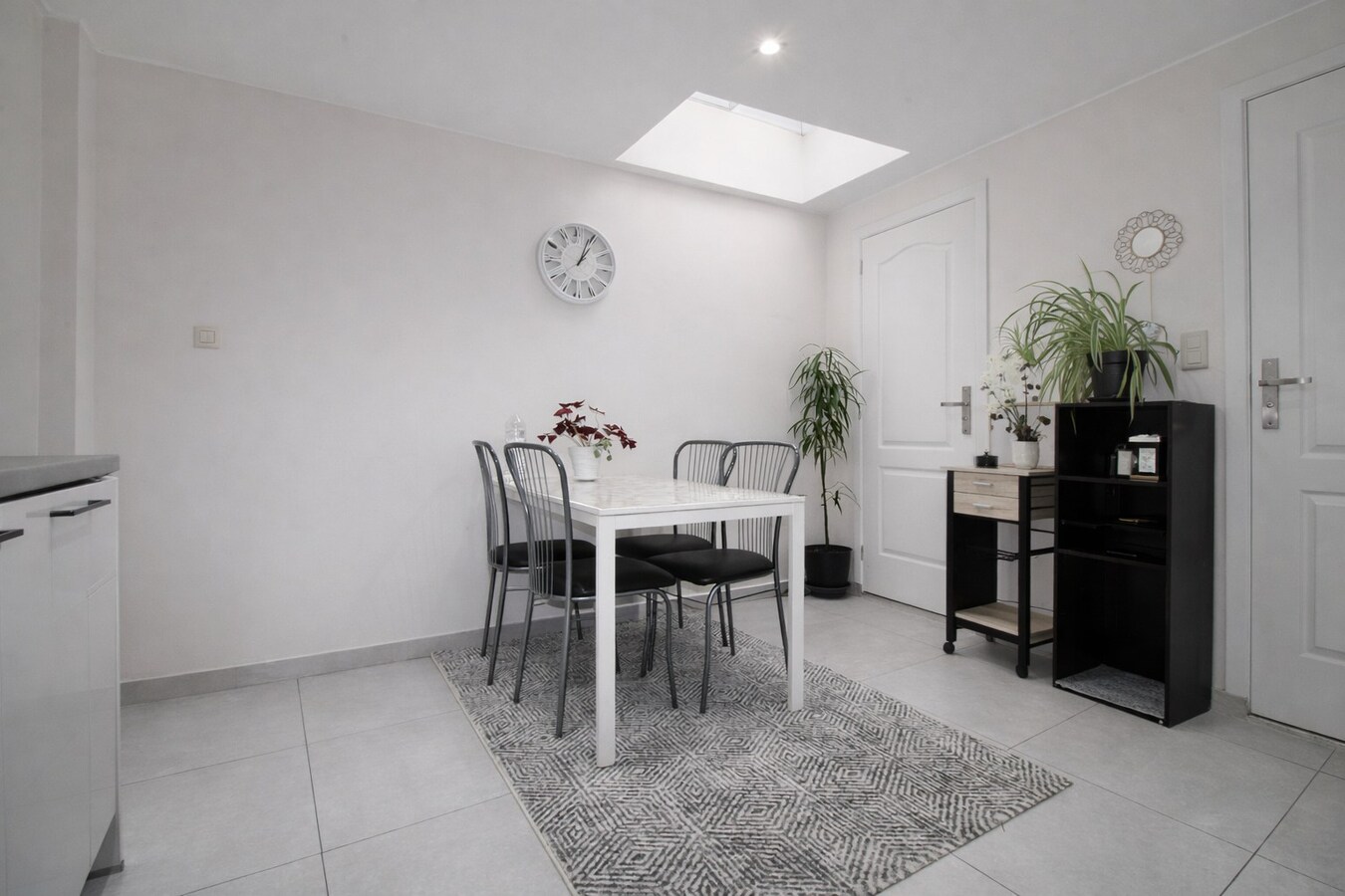 Te koop: Centraal gelegen stadswoning met drie slaapkamers en dakterras in hartje Sint-Niklaas! 