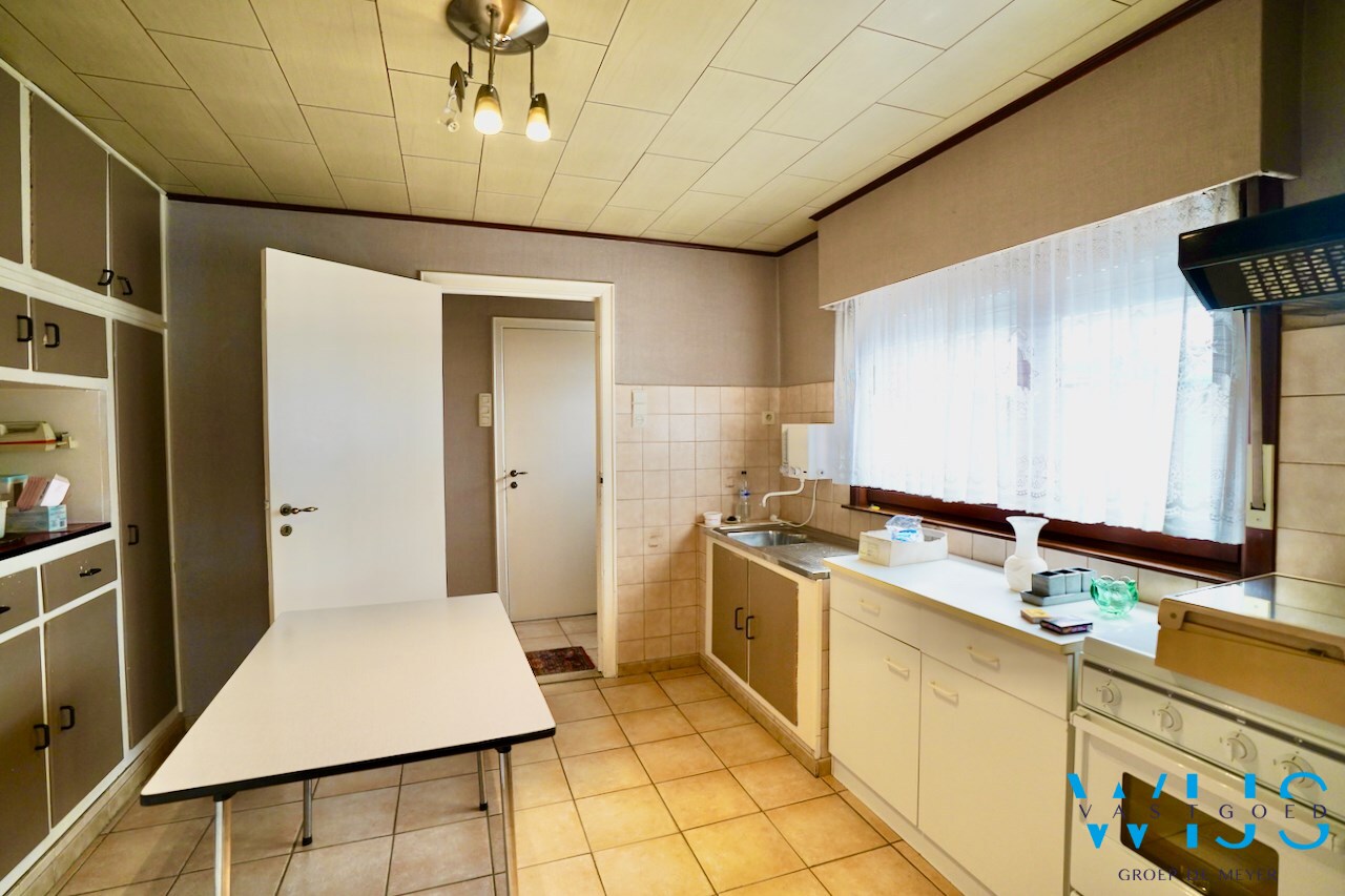 Stevig woonhuis centraal in Ertvelde ! 