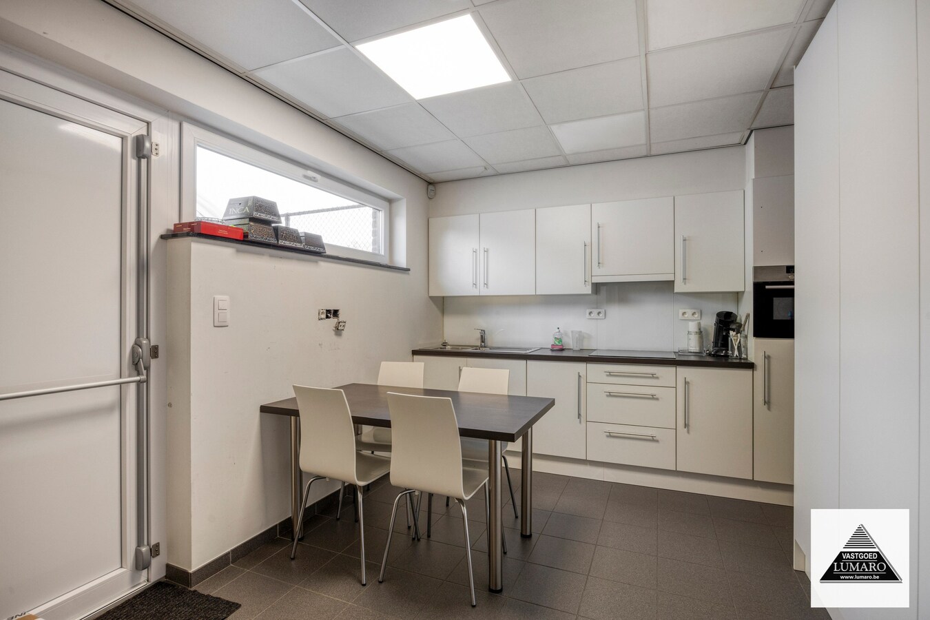 Handelspand in commercieel centrum – overname kranten- en tabakszaak - sigaren 