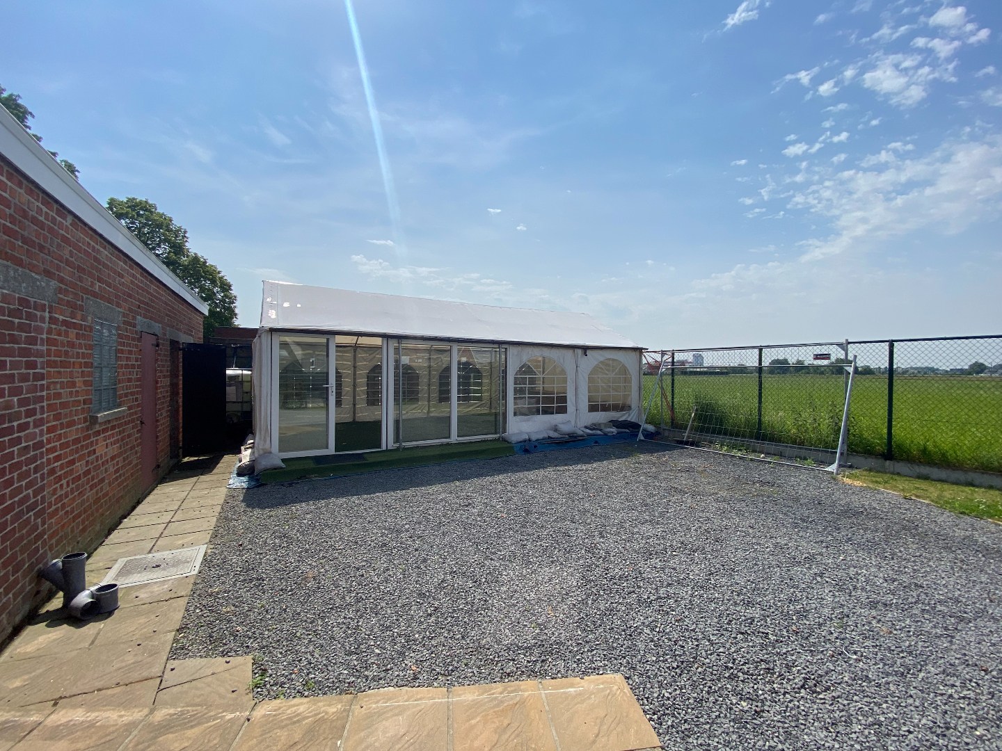 Ruime comfortabele halfopen woning met tuin en landelijk uitzicht! 