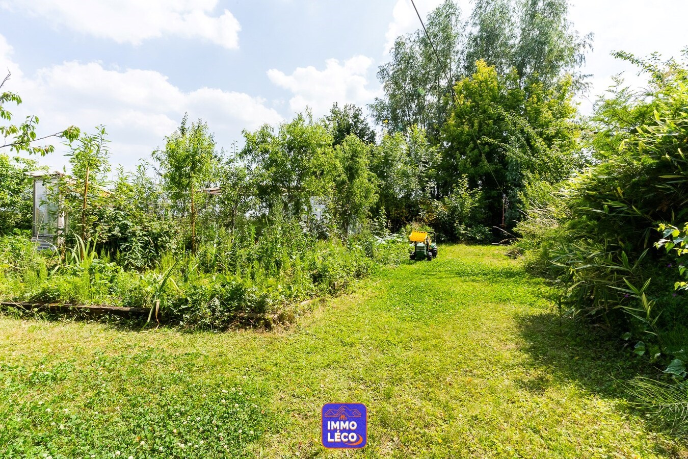 Maison aux volumes impressionnants, érigée sur 1457m², 4 garages, TOP SECTEUR ! COUP DE COEUR ! 