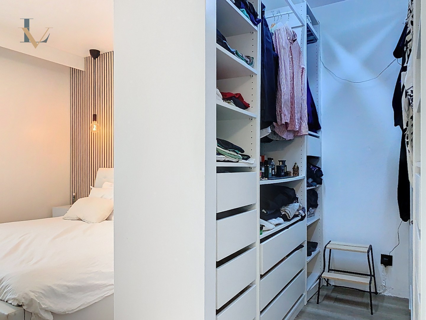 Recent gerenoveerd  drie slaapkamer appartement  met vrij zicht op Bosuilplein en ruim terras 