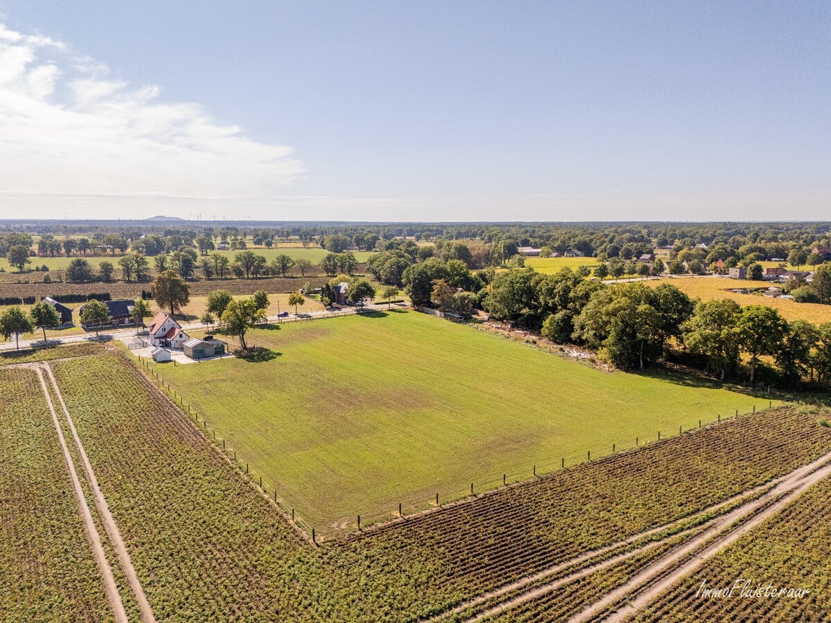 Veelzijdige woning met paardenstallen op ca. 2ha te Helchteren 
