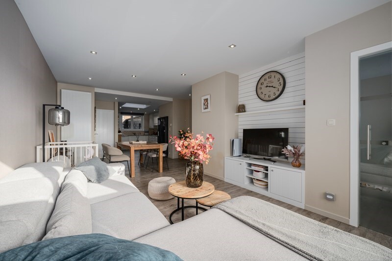 Instapklare, gerenoveerde gezinswoning met garage en oprit in hartje Zeebrugge 