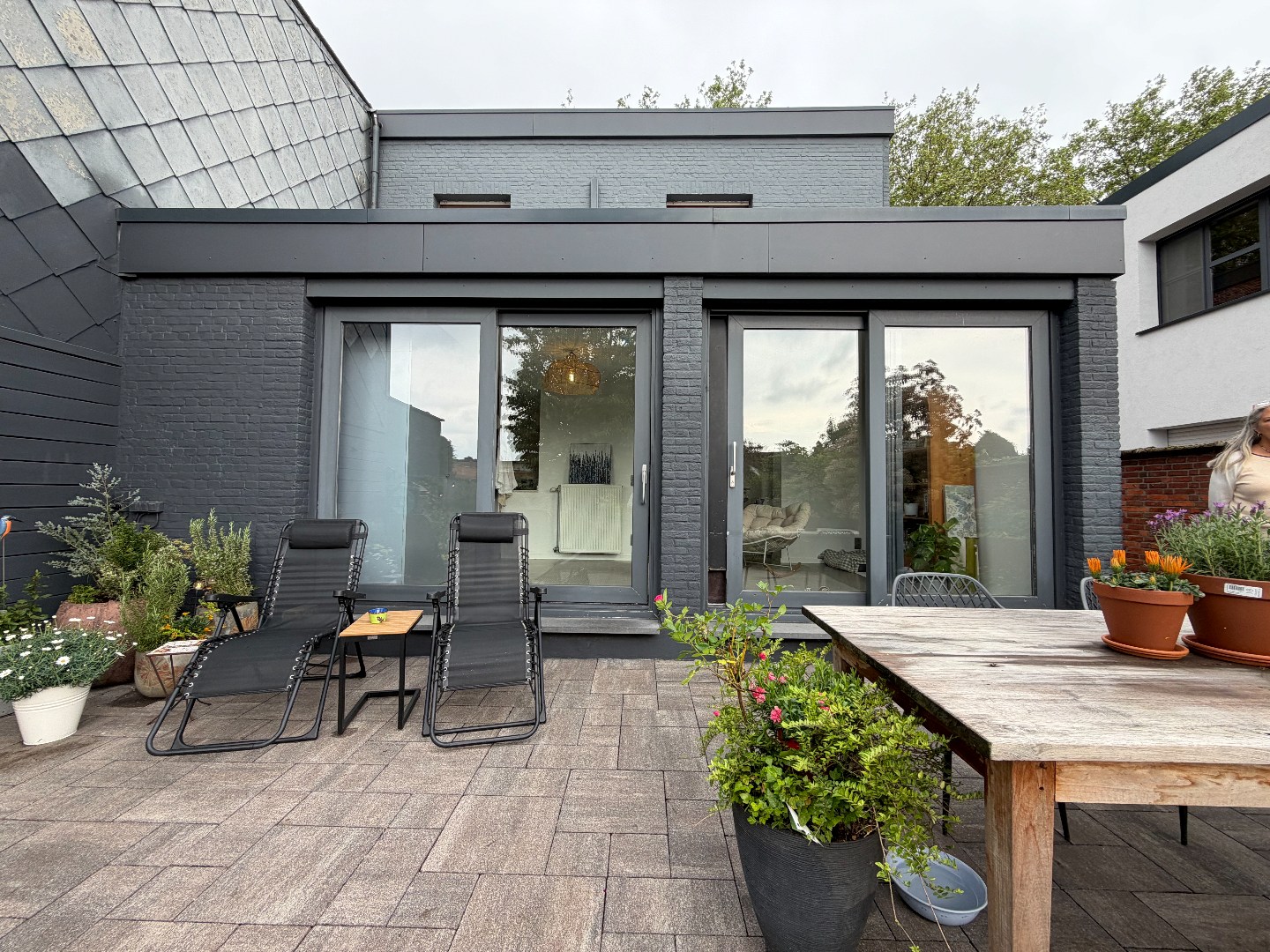 Charmante instapklare woning met 2 slpk. aan de vaart in Schoten nabij het centrum. 