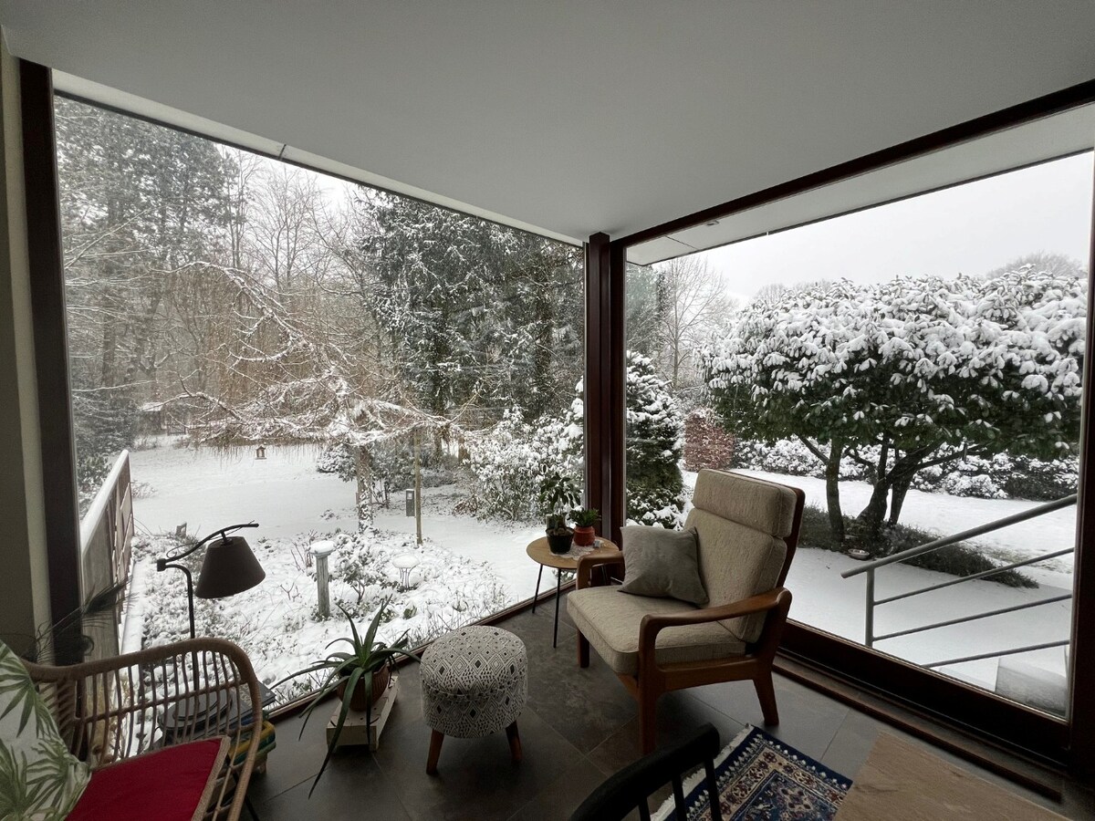 Bemeubelde villa met prachtige tuin 