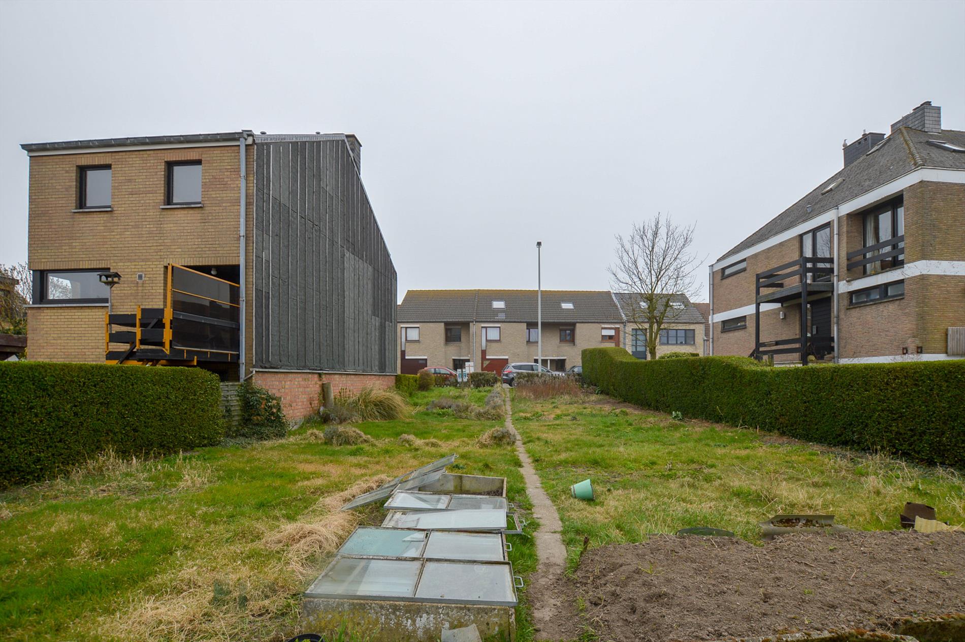 Nieuw te bouwen woning (halfopen) op 570 m² te Stene. 