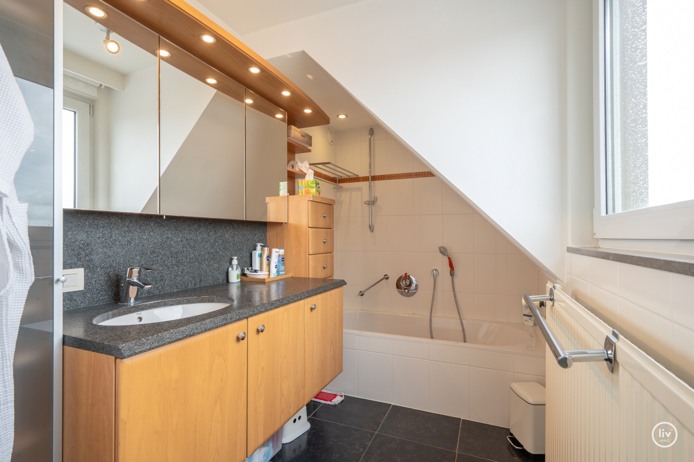 Ruim duplex-appartement (140 m²) met 3 slaapkamers en zonnige terrassen – Parmentierlaan 