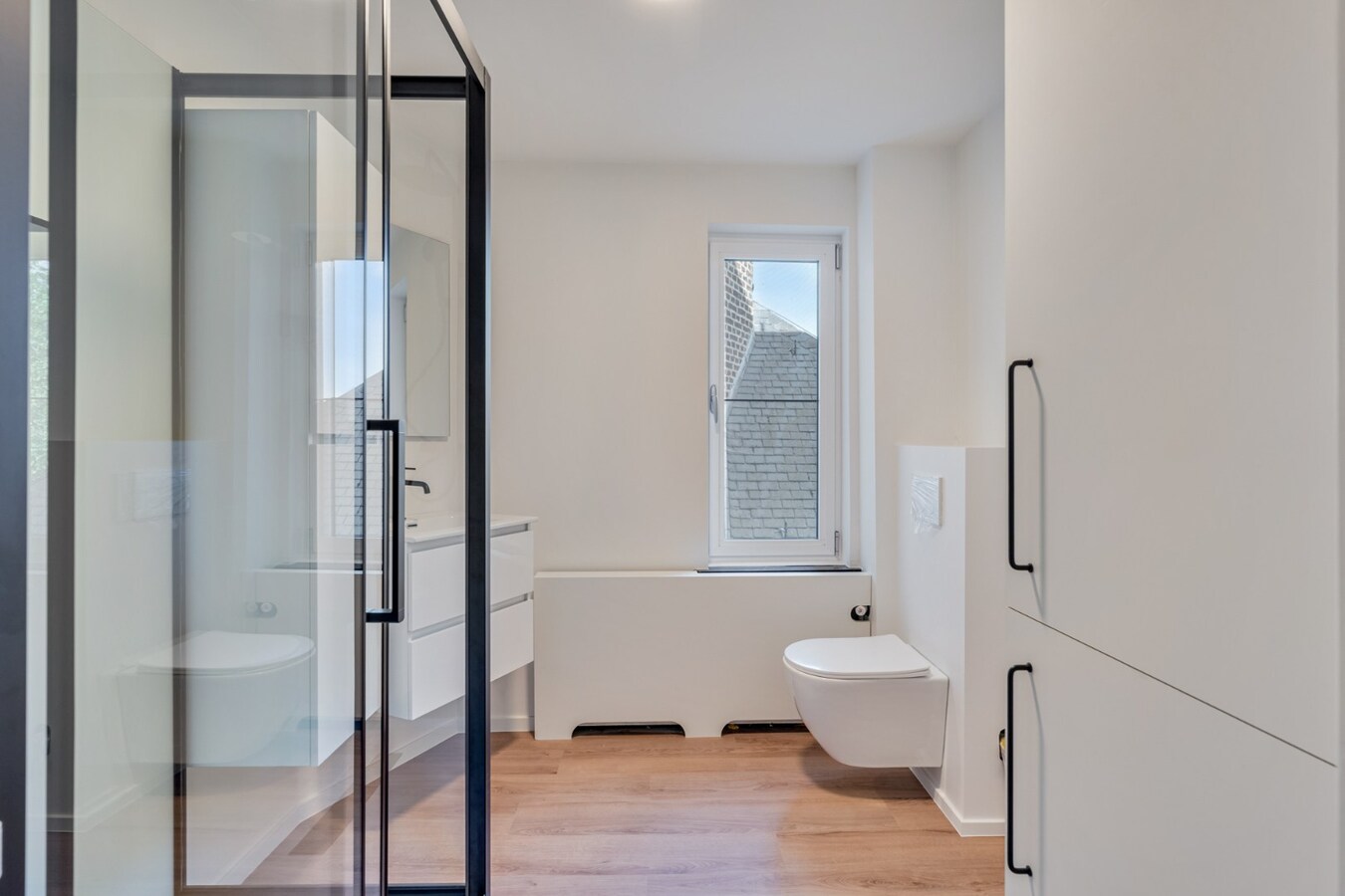 Stijlvol gerenoveerd appartement met moderne uitstraling in het centrum van Maaseik! 