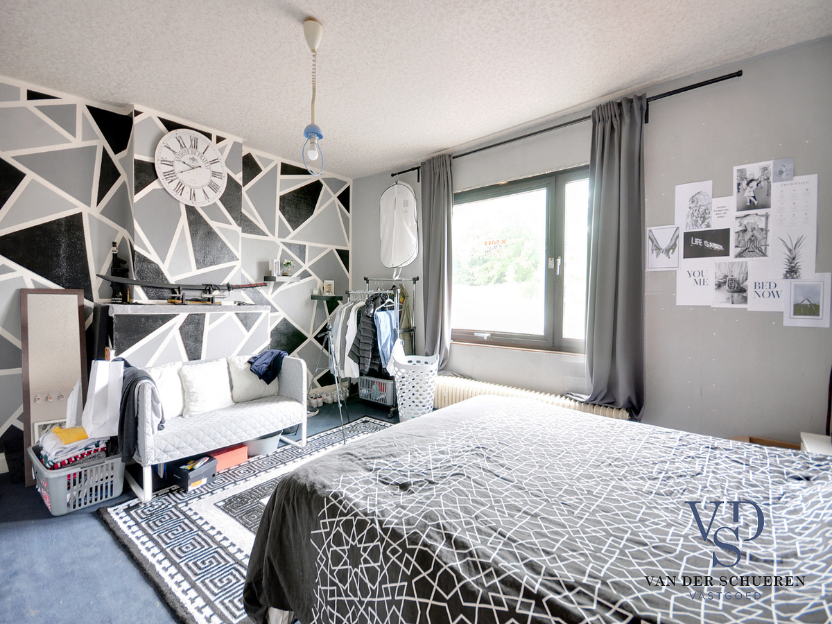 Op te frissen gezinswoning in hartje Gavere ! 