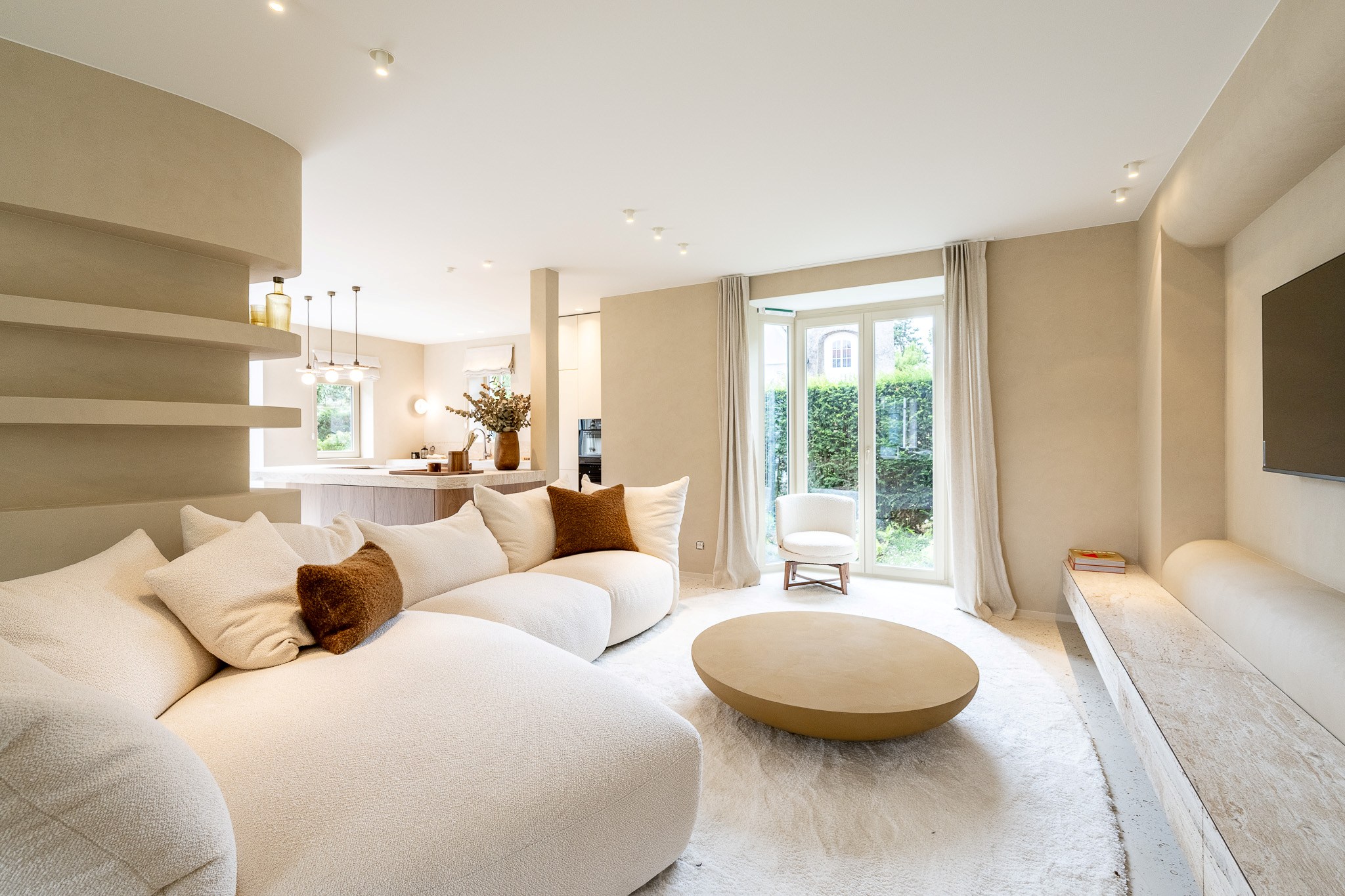 Très luxueuse et charmante villa jumelée rénovée, située à proximité du centre commercial de Knokke. 