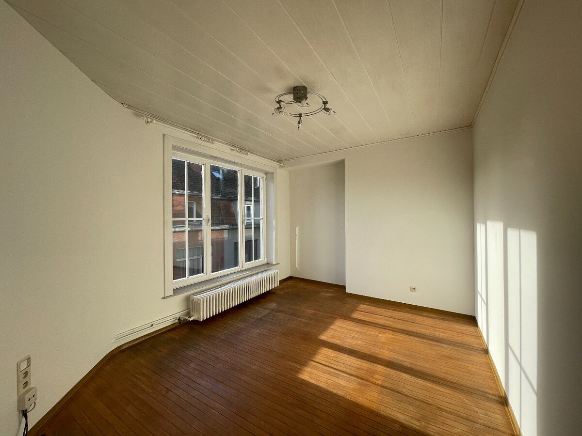 Lichtrijk één-slaapkamer appartement in centrum Izegem 