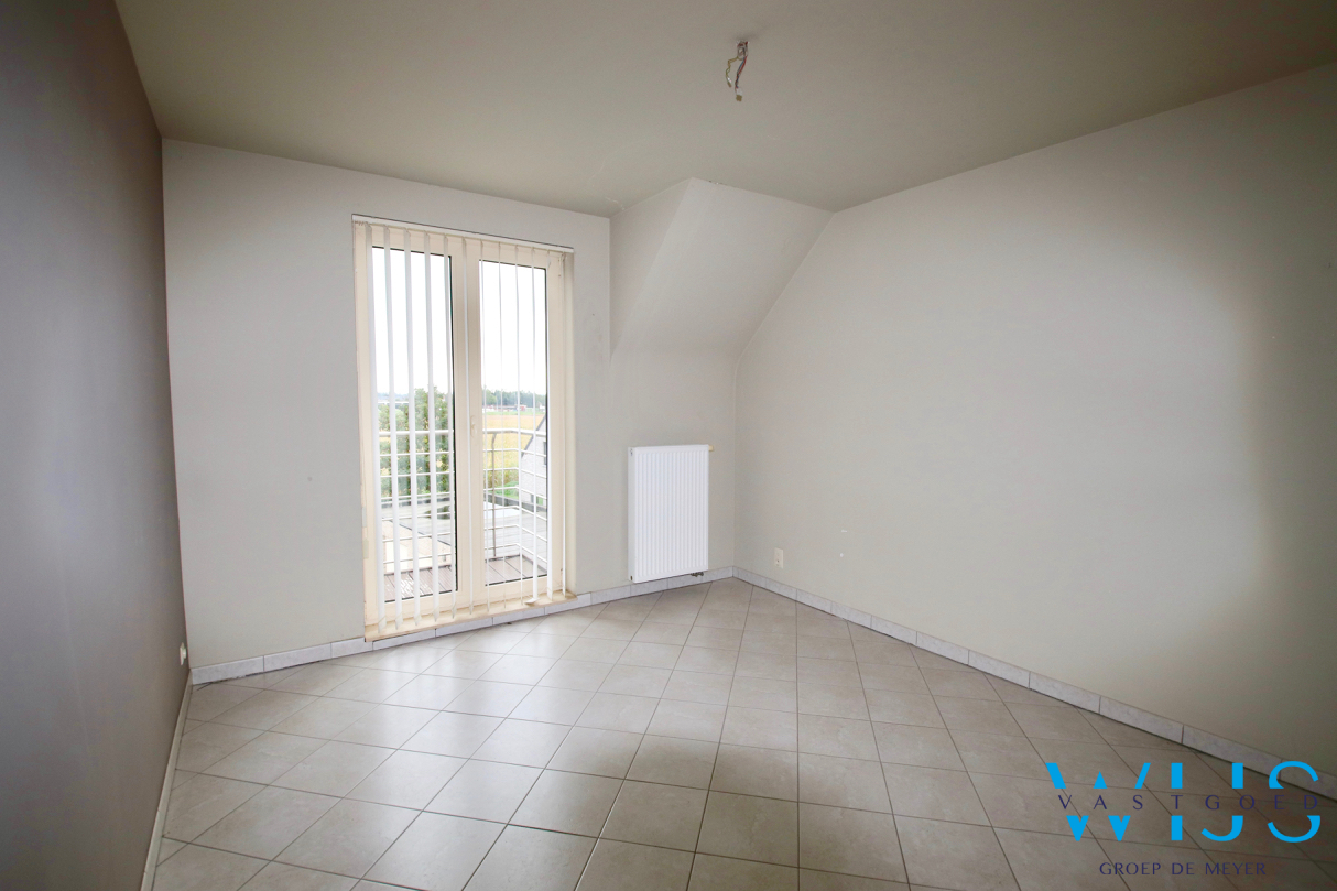 3 slaapkamerappartement met garage in hartje Assenede ! 