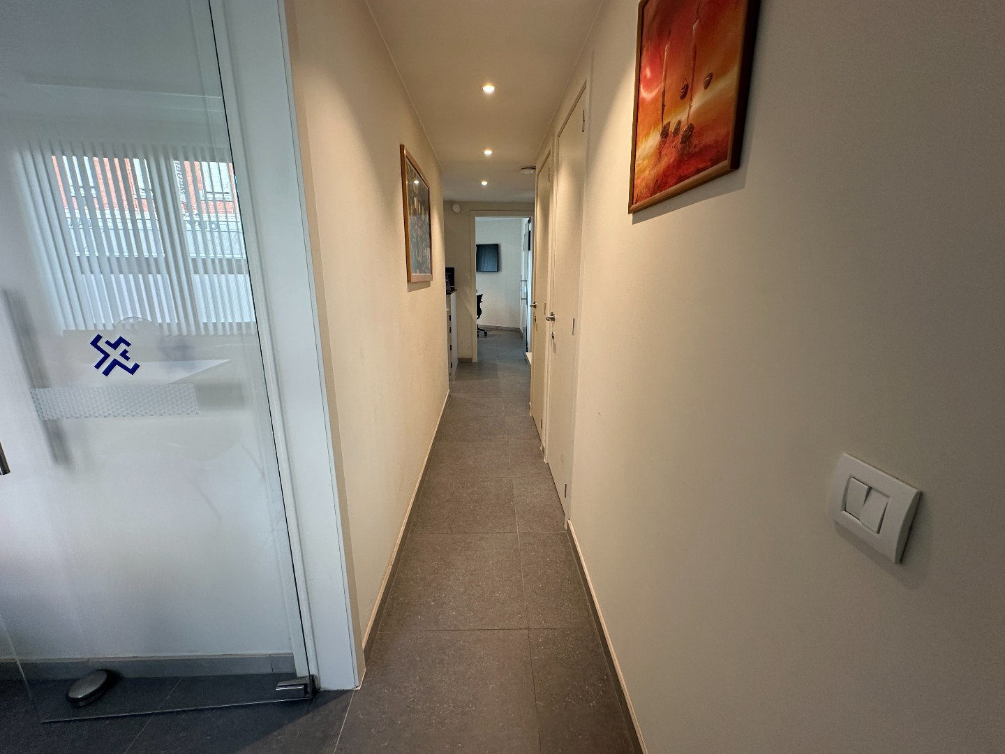 Instapklare kantoorruimte centrum Torhout, unieke kans! 