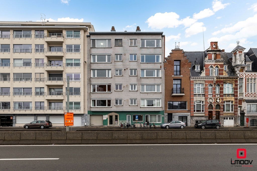 Ruim appartement met terras en garage op toplocatie in Gent 