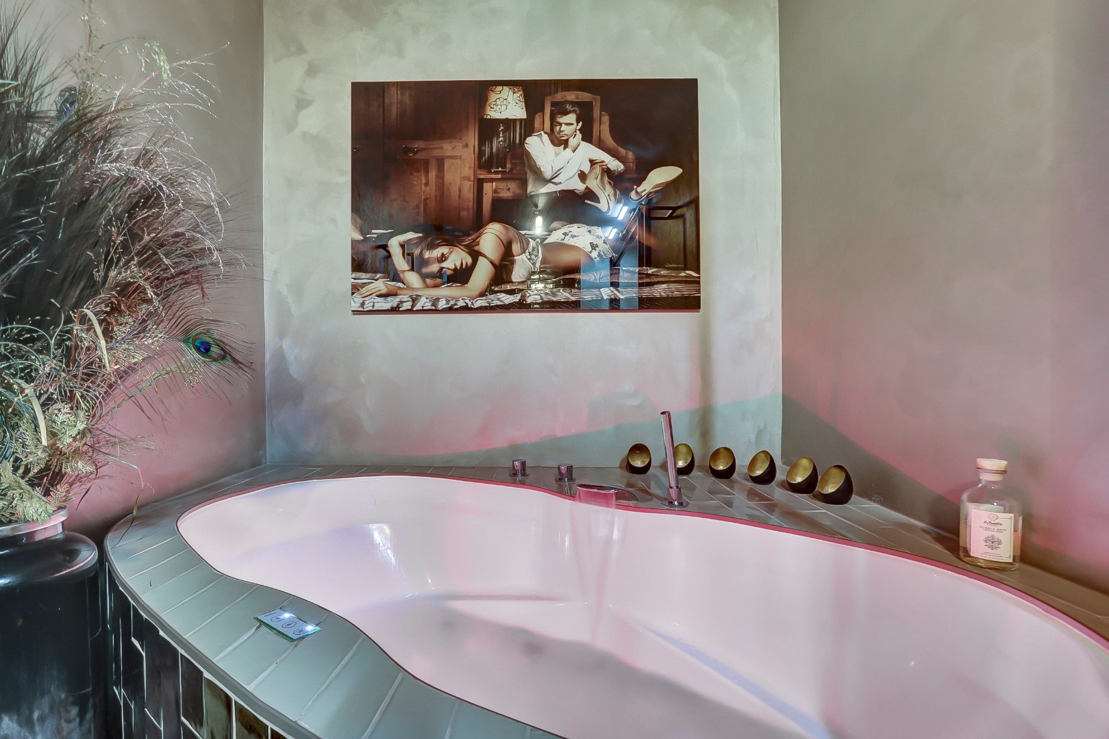 Ultiem luxe wonen in de iconische The CoolTower met spectaculair uitzicht, royaal terras (34 m²) en moderne afwerking in het bruisende hart van Rotterdam! 