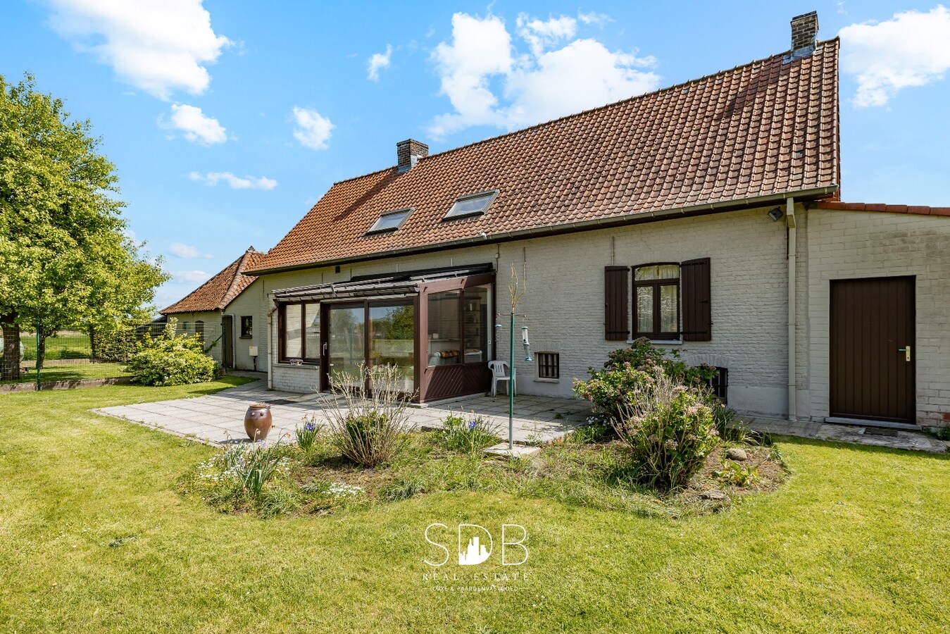 Authentieke hoeve met bijgebouwen en graslanden op 6.664m² met mogelijkheid tot bijkomend grasland op 3.070m² 